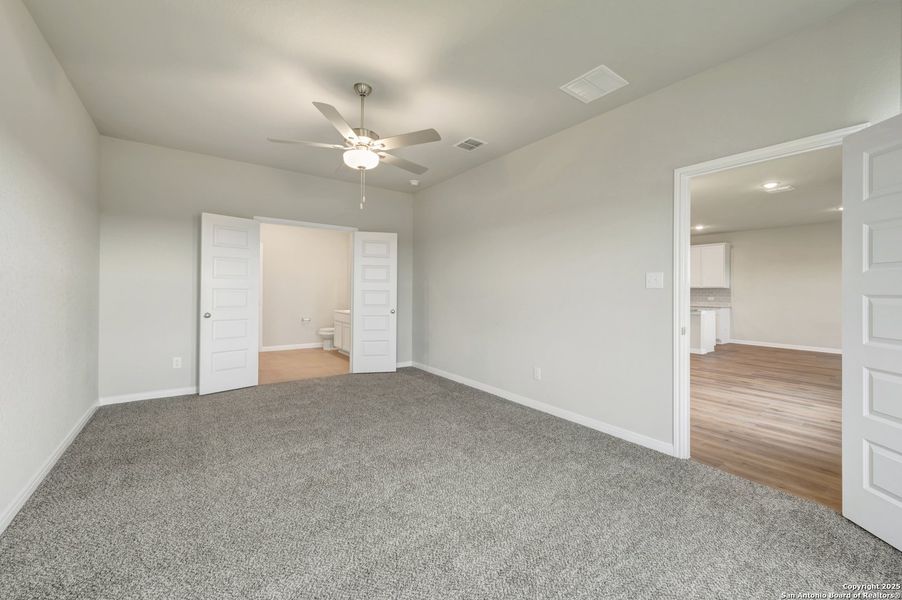 Spacious, unfurnished interior of a new home in Paloma Park, Converse (Image 33).