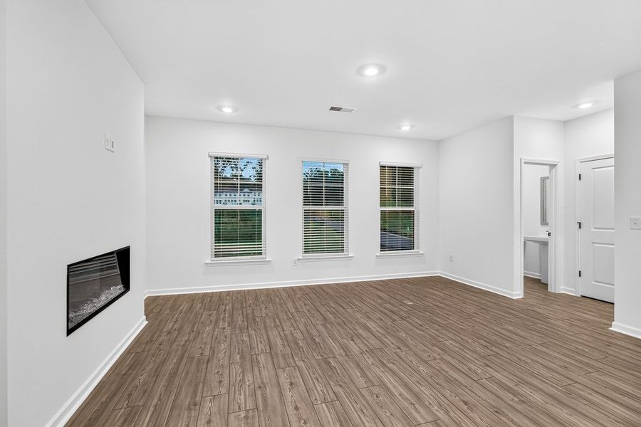 Spacious, unfurnished interior of a new home in Rosewood Farm, Lawrenceville (Image 22).