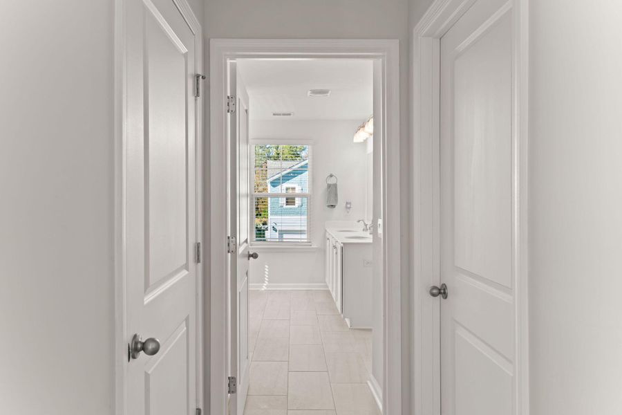 Spacious, unfurnished interior of a new home in The Ponds, Summerville (Image 20). Spacious, unfurnished interior of a new home in The Ponds, Summerville (Image 20).