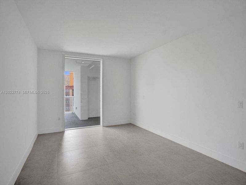 Spacious, unfurnished interior of a new home in , Pompano Beach (Image 19).