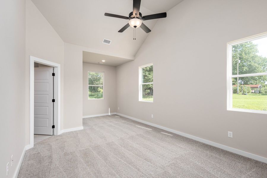 Spacious, unfurnished interior of a new home in Woodland Farms, Dickson (Image 26).