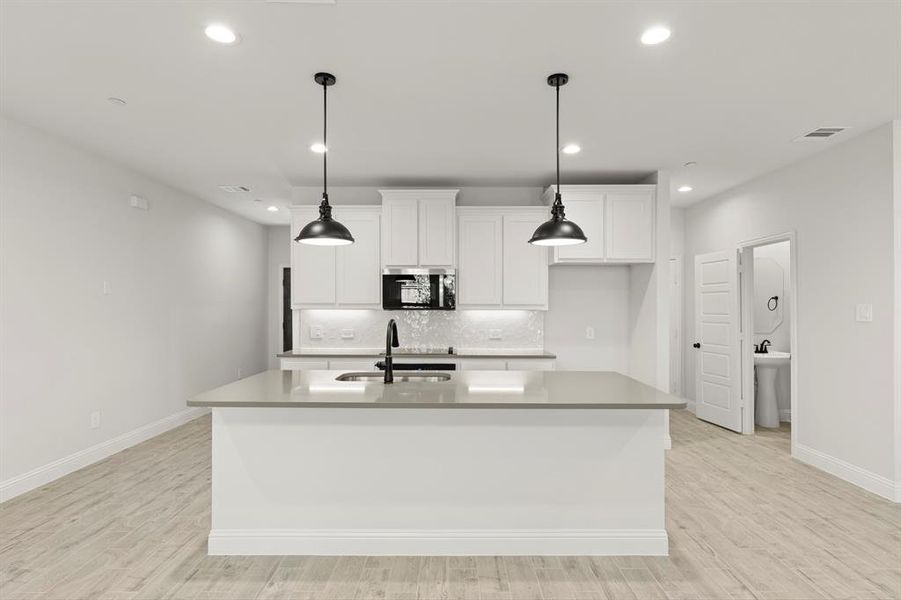 04. 6945 Mustang - Kitchen 04. 6945 Mustang - Kitchen