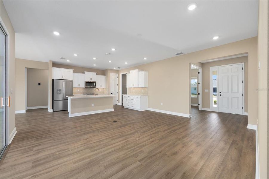 Spacious, unfurnished interior of a new home in , Ocala (Image 38).