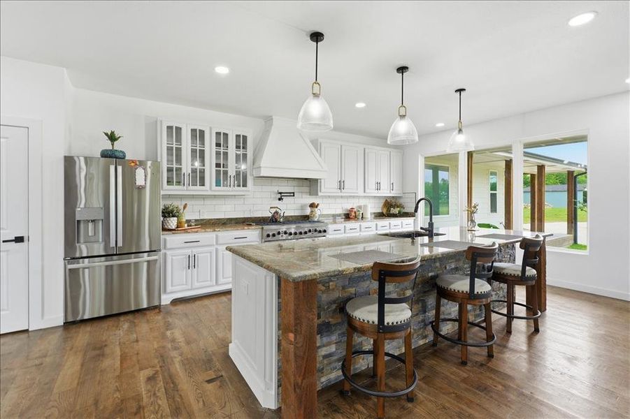 Island Kitchen with Granite and SS Island Kitchen with Granite and SS