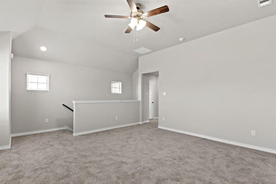 Spacious, unfurnished interior of a new home in Deer Creek, Crowley (Image 18).