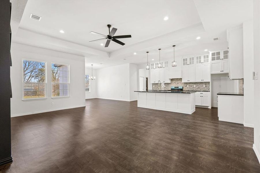 Spacious, unfurnished interior of a new home in , Dallas (Image 18). Spacious, unfurnished interior of a new home in , Dallas (Image 18).