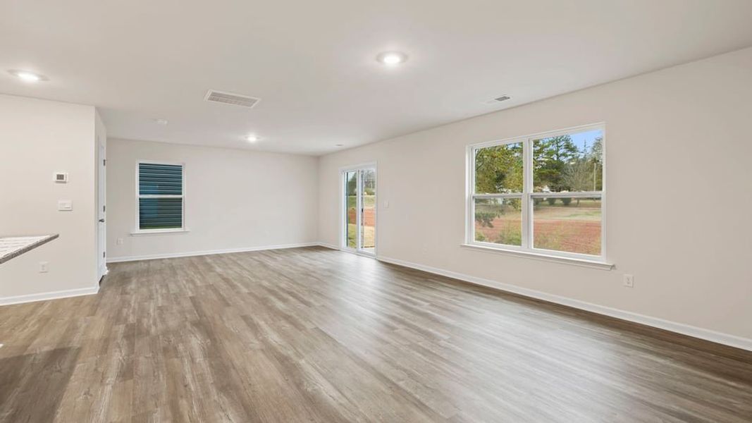 Spacious, unfurnished interior of a new home in Cedar Gap, Fountain Inn (Image 16).
