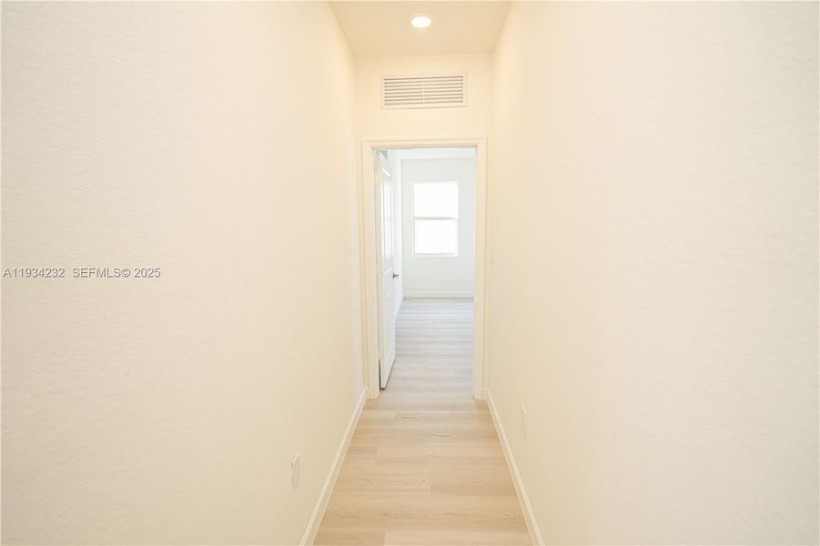 Spacious, unfurnished interior of a new home in Acacia Groves, Miami (Image 20).