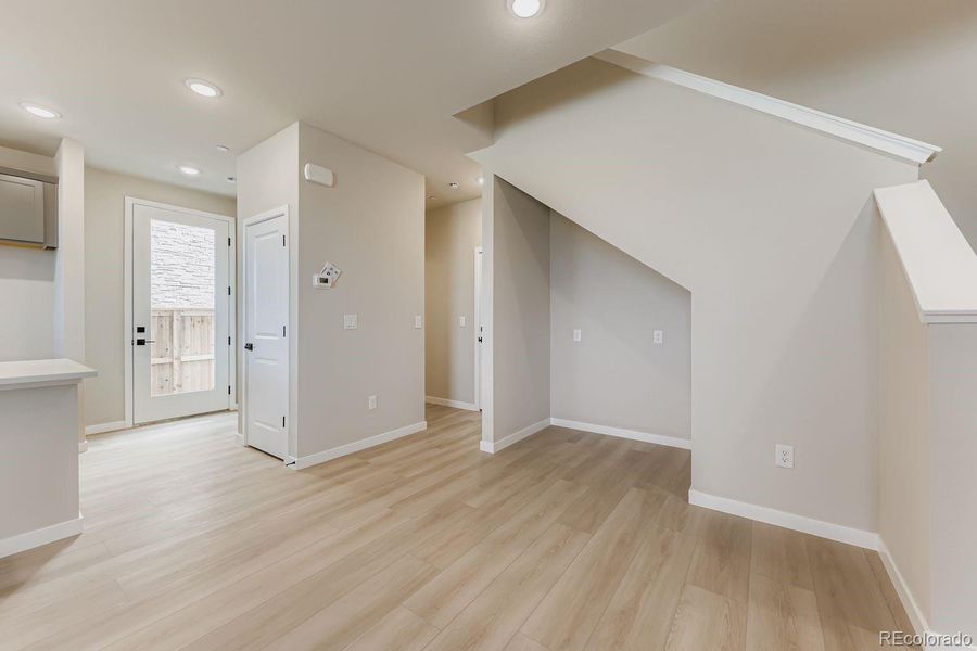 dining/pocket office dining/pocket office