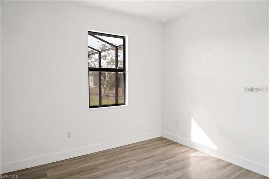 Spacious, unfurnished interior of a new home in , Cape Coral (Image 10).