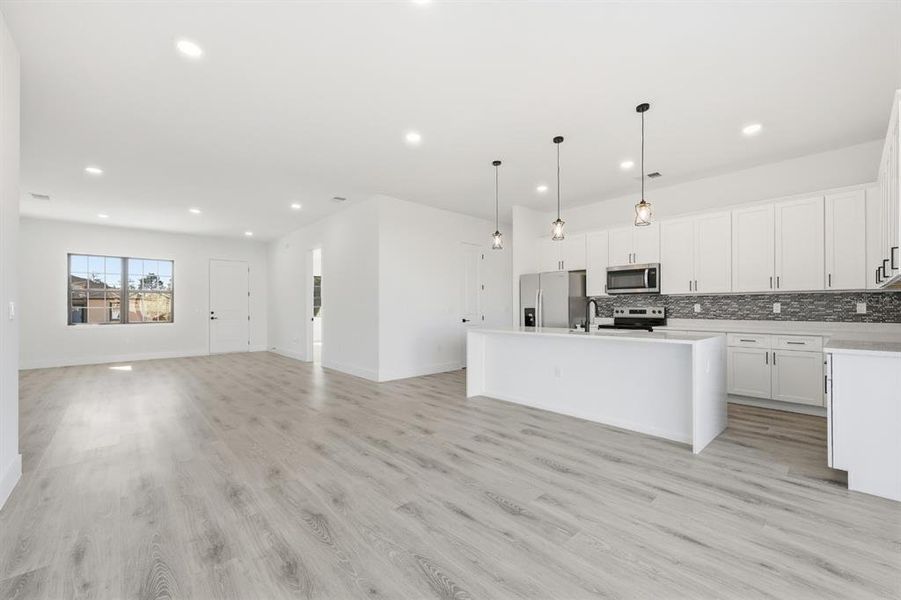 Spacious, unfurnished interior of a new home in , Ocala (Image 41).