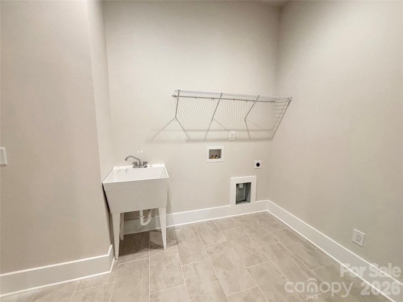 Spacious, unfurnished interior of a new home in Cumberland, Concord (Image 29).