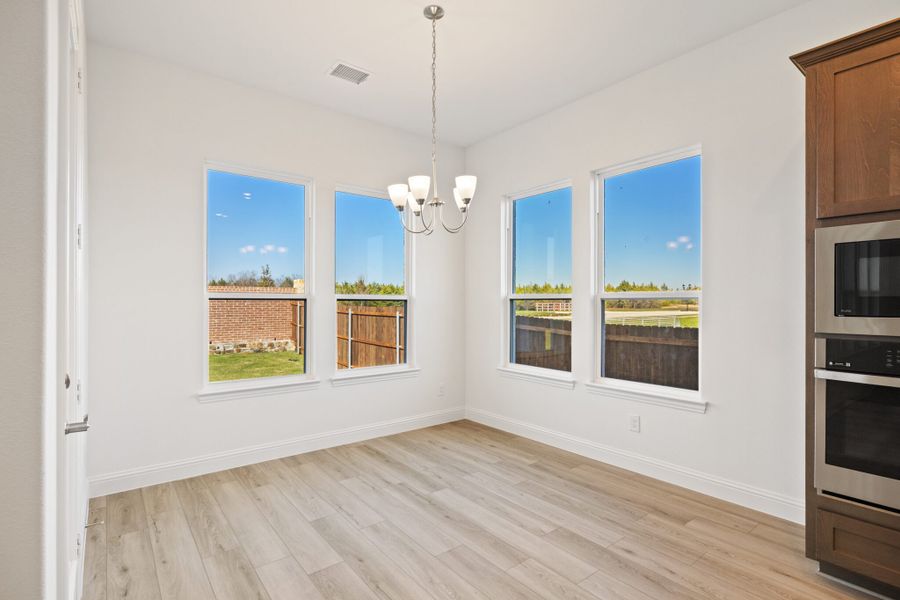 Spacious, unfurnished interior of a new home in Edgewater, Fate (Image 29).