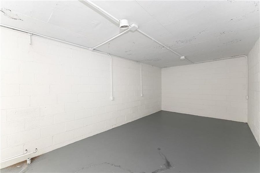 Spacious, unfurnished interior of a new home in , Gainesville (Image 52).