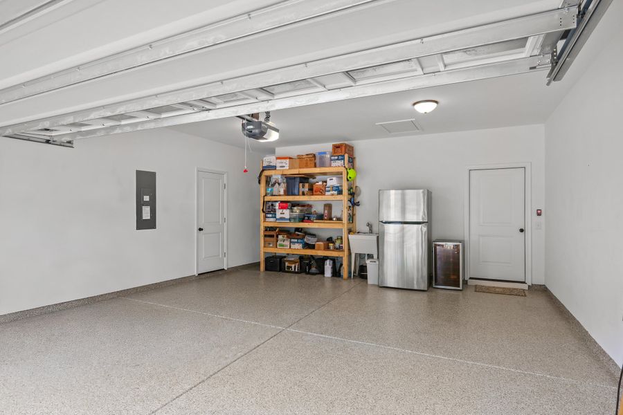 Spacious, unfurnished interior of a new home in , Summerville (Image 23).