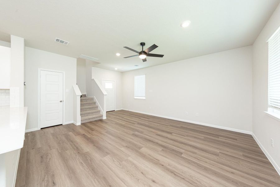 Spacious, unfurnished interior of a new home in Bammel Oaks, Houston (Image 21).