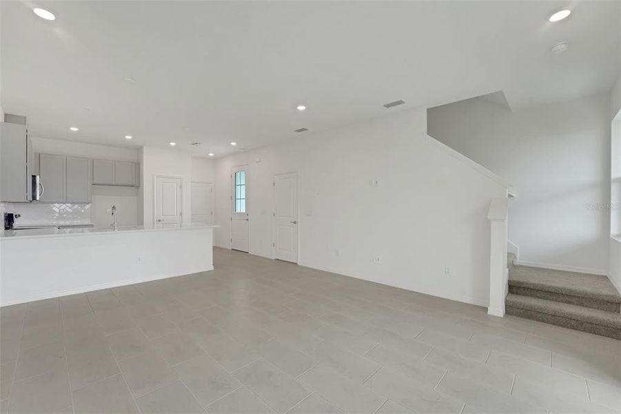Spacious, unfurnished interior of a new home in Shores at Mirada, San Antonio (Image 13).