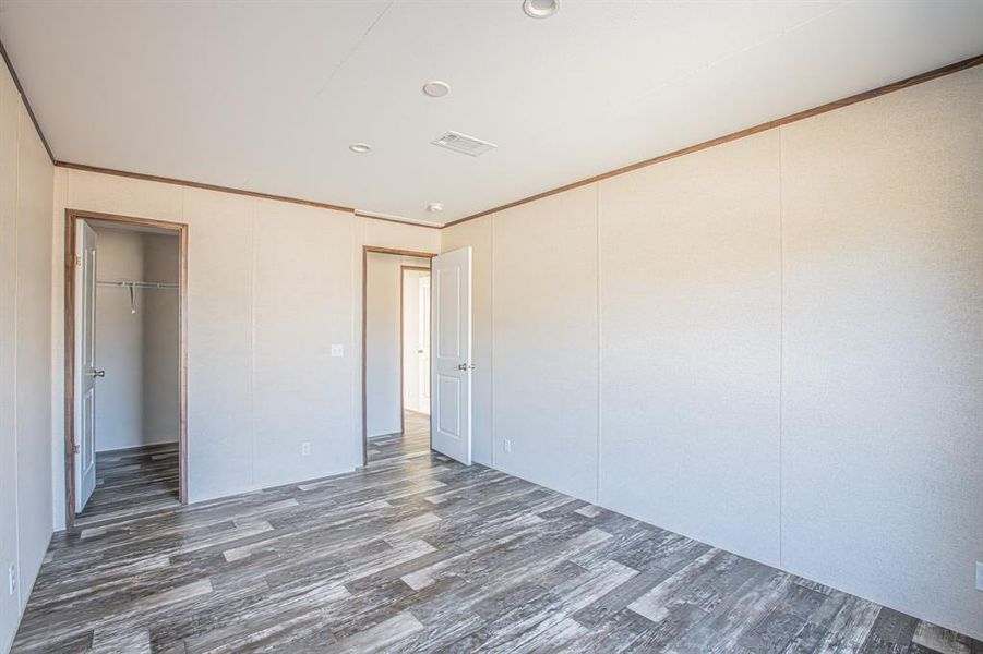 Spacious, unfurnished interior of a new home in , Azle (Image 11).