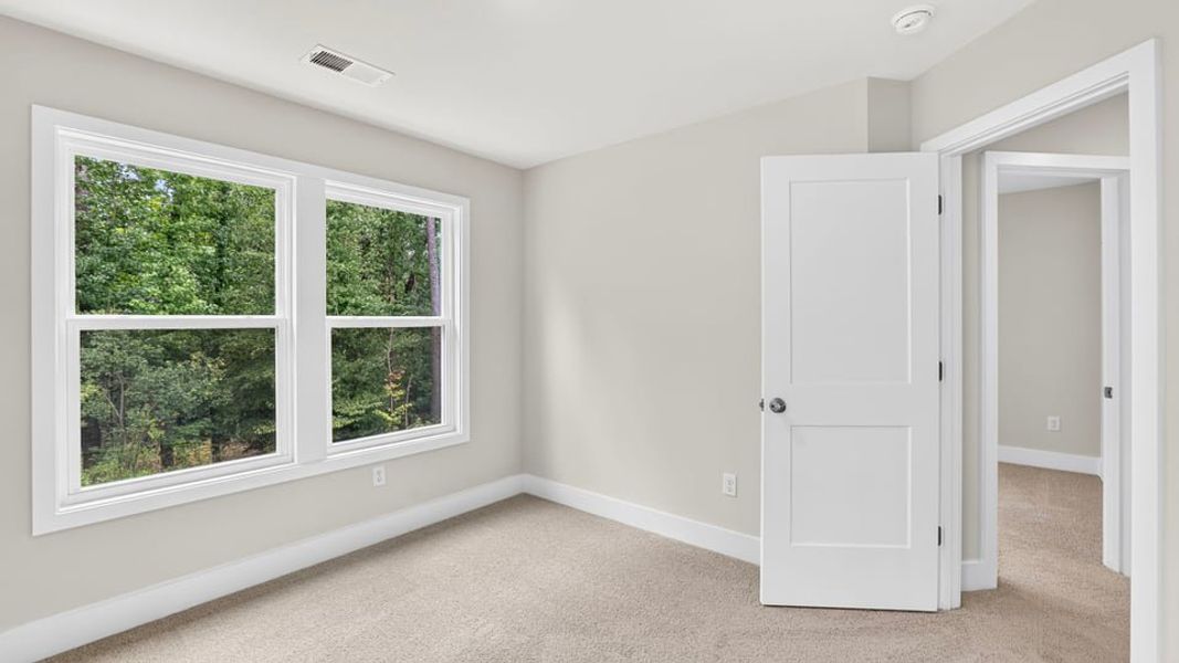 Spacious, unfurnished interior of a new home in Hidden Hills, Spartanburg (Image 24).
