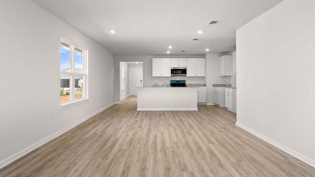 Spacious, unfurnished interior of a new home in Titus Park, Panama City (Image 22).