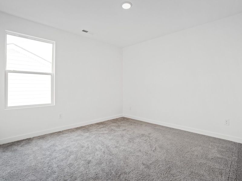 Spacious, unfurnished interior of a new home in Calista Farms, White House (Image 26).