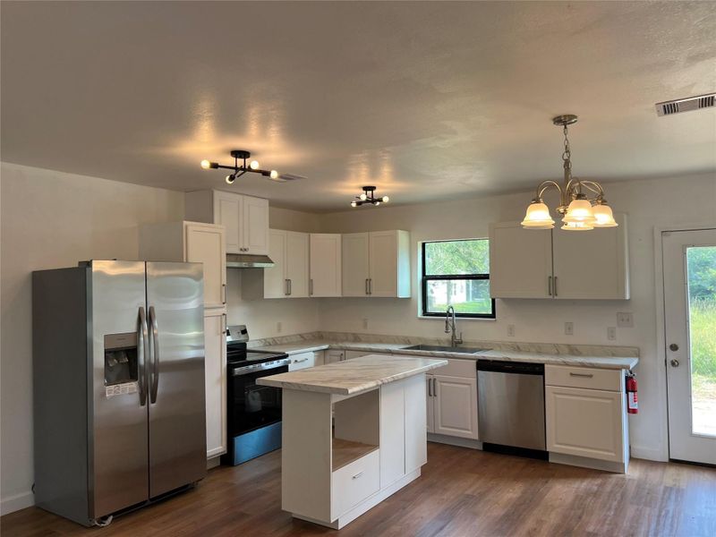 Lot's of Cabinet space Lot's of Cabinet space