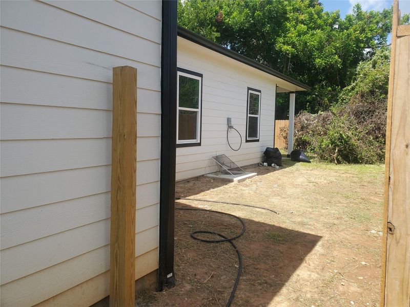 Exterior details and patio area of a home in , Texas City (Image 10).