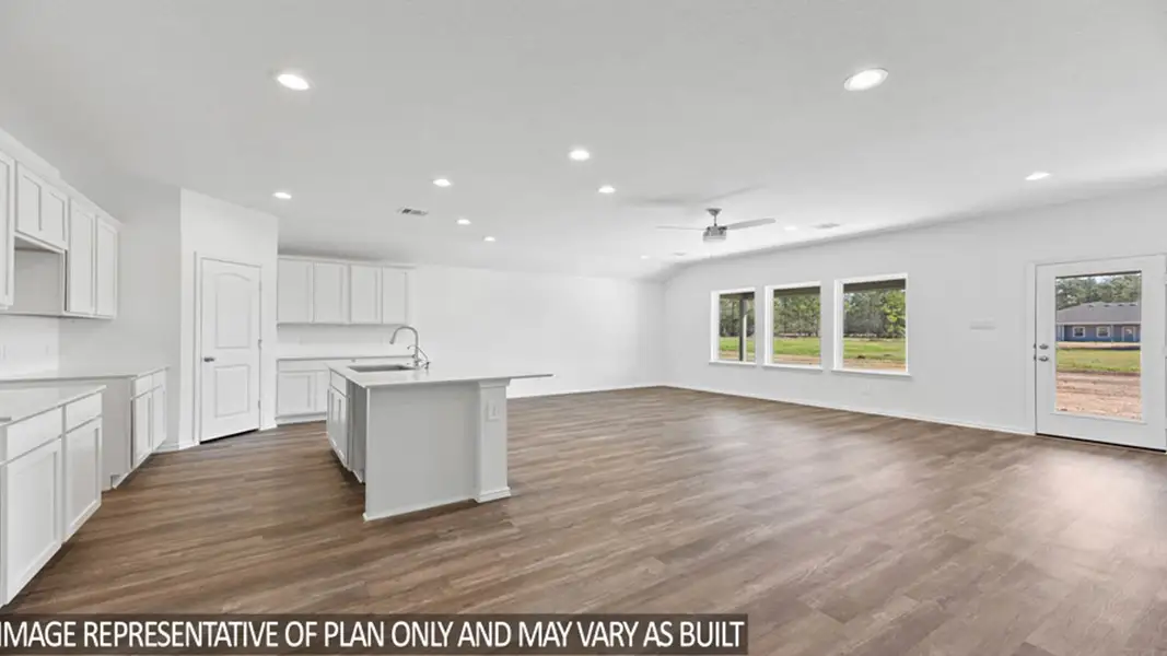 Representative unfurnished interior of a home built from the Eureka by D.R. Horton in Williams Reserve East, Conroe (Image 11).