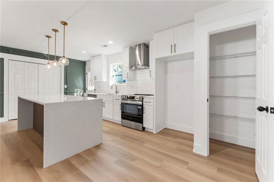 Furnished interior view inside a new home in , Cartersville (Image 16).