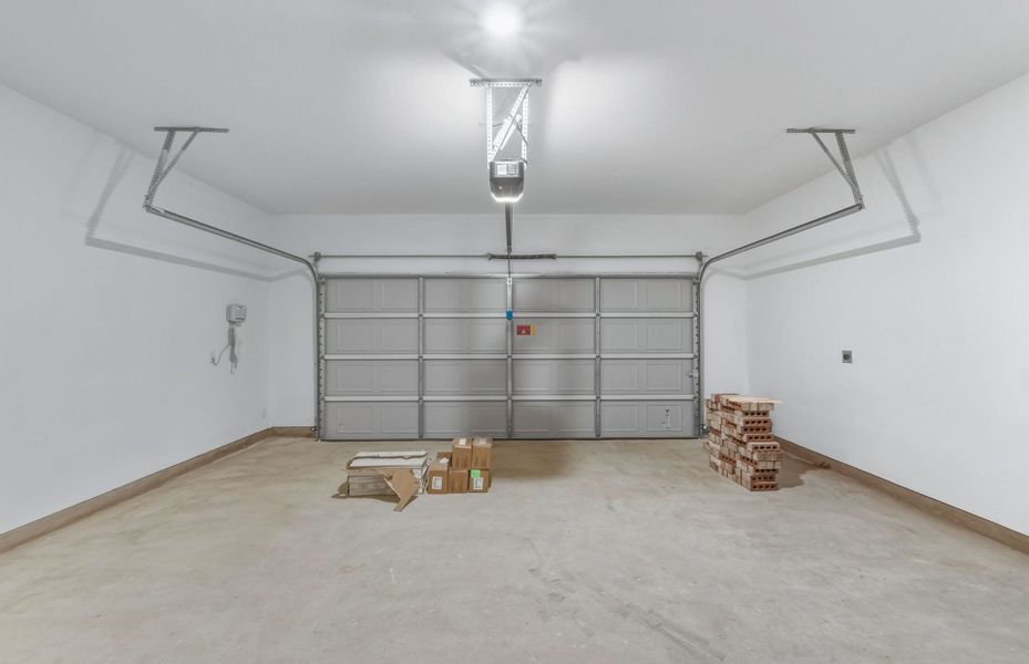 Spacious, unfurnished interior of a new home in Horizon Lake, Leander (Image 42).