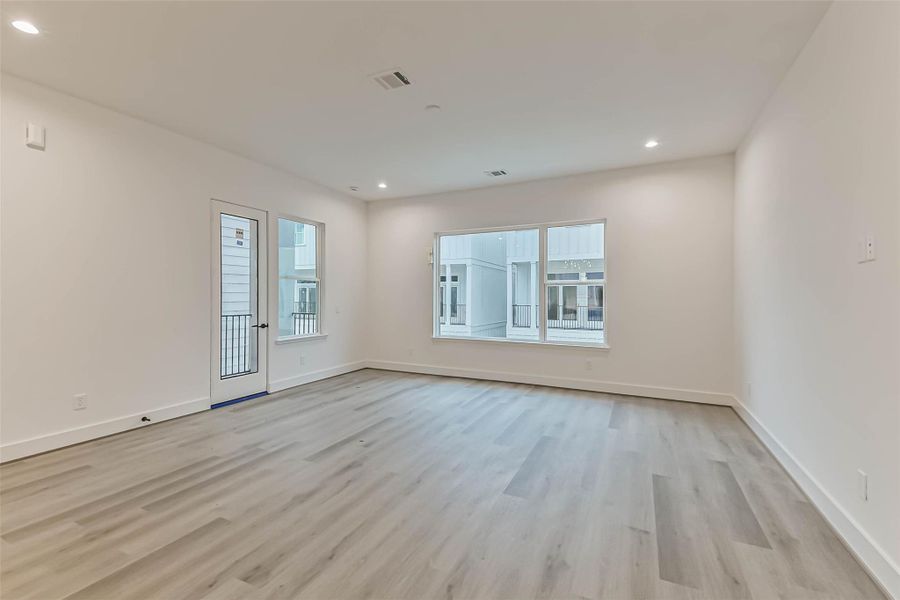 Spacious, unfurnished interior of a new home in , Houston (Image 31).