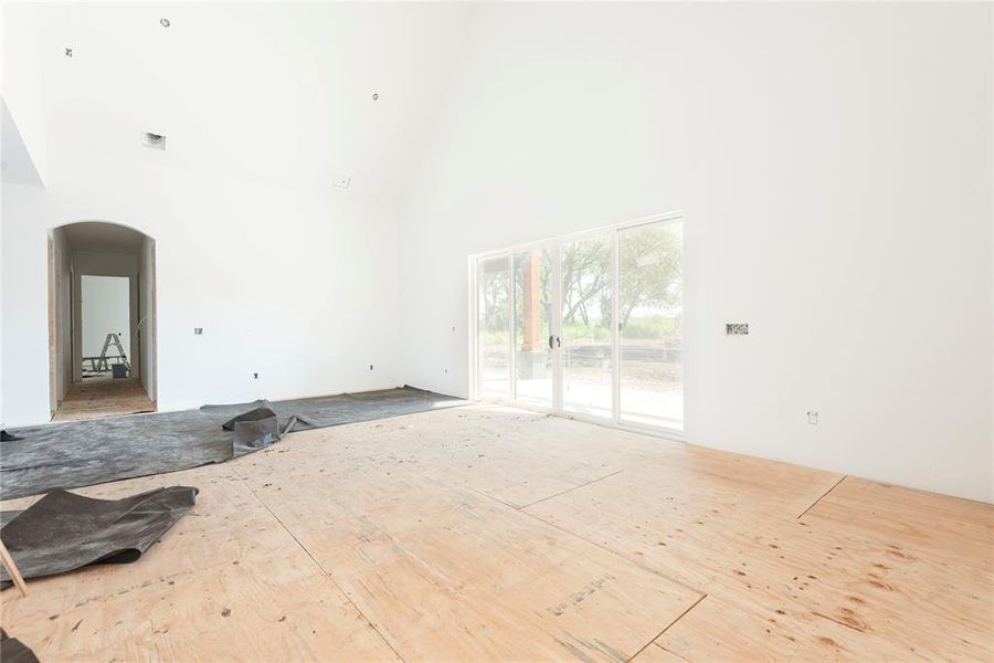 Spacious, unfurnished interior of a new home in , Celeste (Image 5).