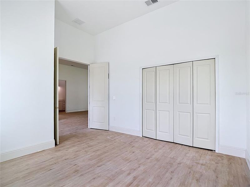 Spacious, unfurnished interior of a new home in , Port Charlotte (Image 29).