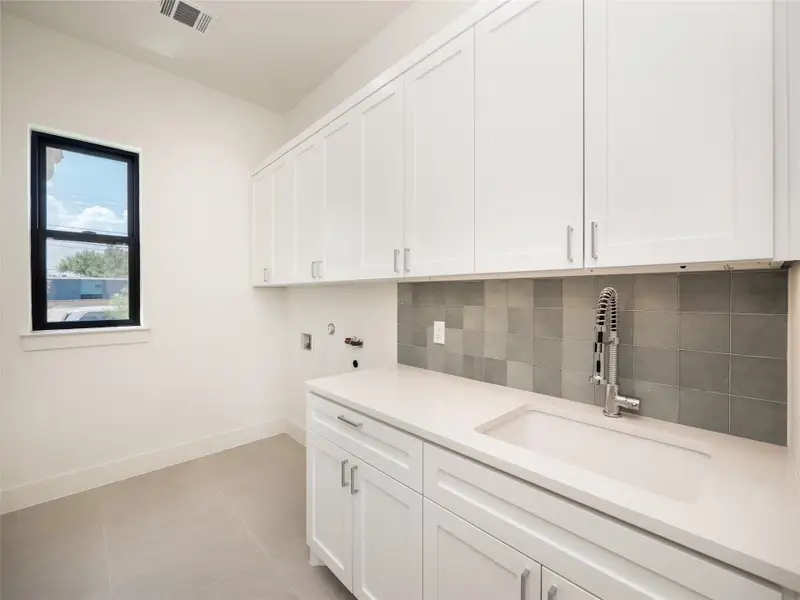 Furnished interior view inside a new home in , Austin (Image 7). Furnished interior view inside a new home in , Austin (Image 7).