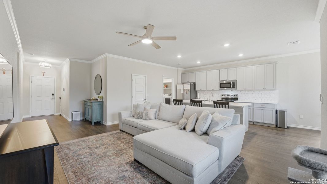 Furnished interior view inside a new home in Legend Pond, New Braunfels (Image 19). Furnished interior view inside a new home in Legend Pond, New Braunfels (Image 19).
