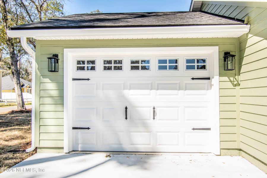 Exterior details and patio area of a home in , Callahan (Image 20).