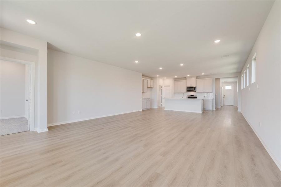 Spacious, unfurnished interior of a new home in Walden Pond, Forney (Image 25).