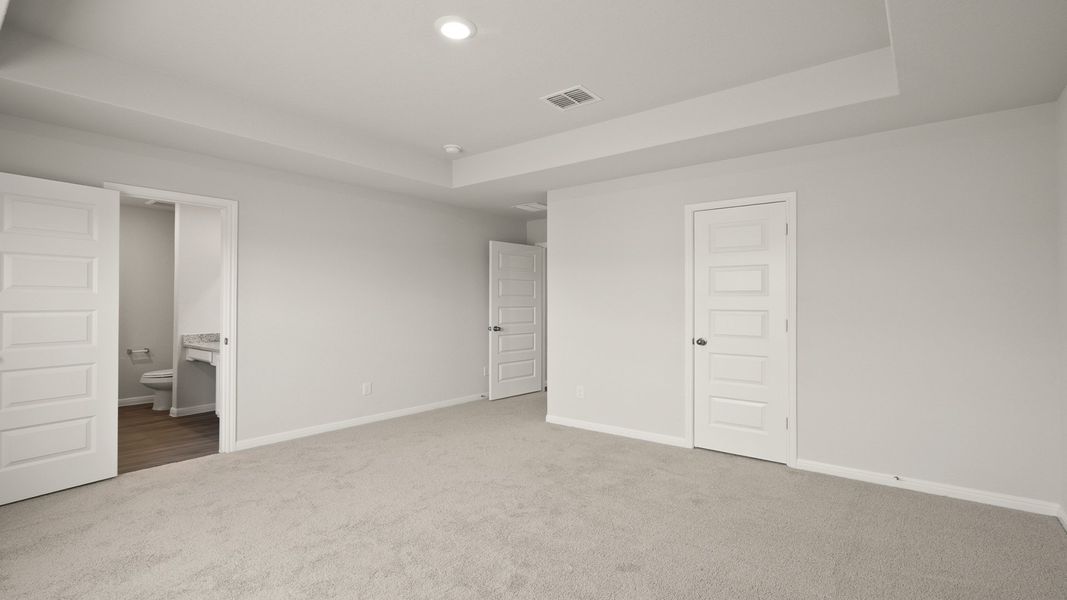 Spacious, unfurnished interior of a new home in Timber Creek, San Antonio (Image 16).