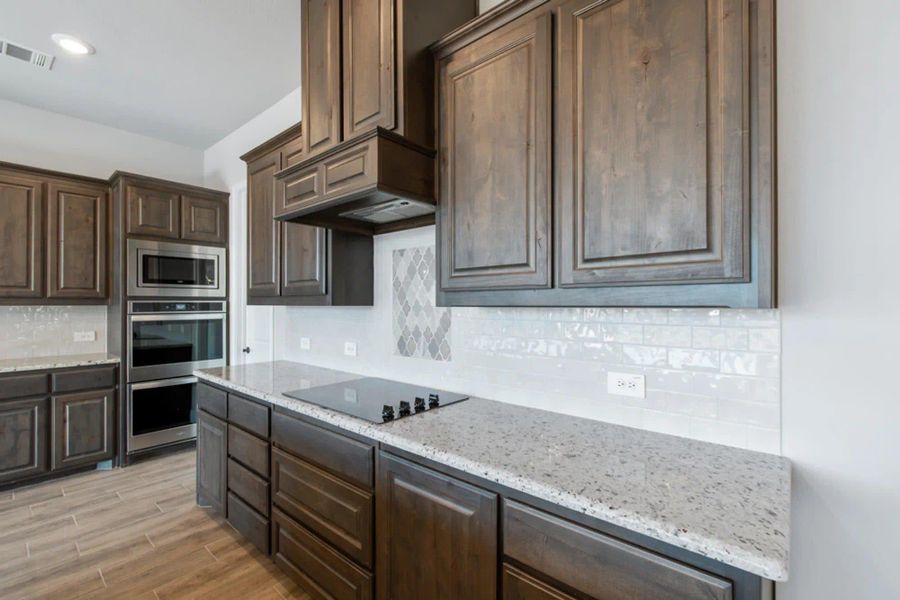 Kitchen | Concept 2586 at Hidden Creek Estates in Van Alstyne, TX by Landsea Homes