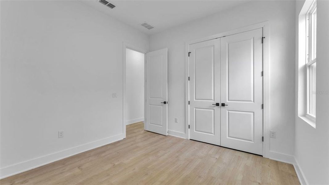 Spacious, unfurnished interior of a new home in , Davenport (Image 24).