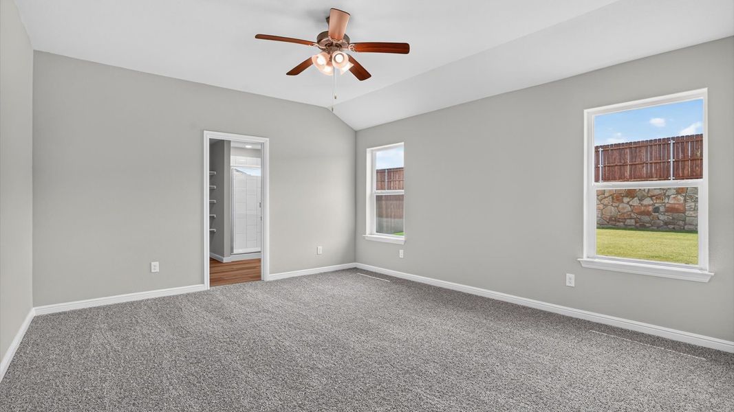 Spacious, unfurnished interior of a new home in Sandstone Estates, Granbury (Image 20).