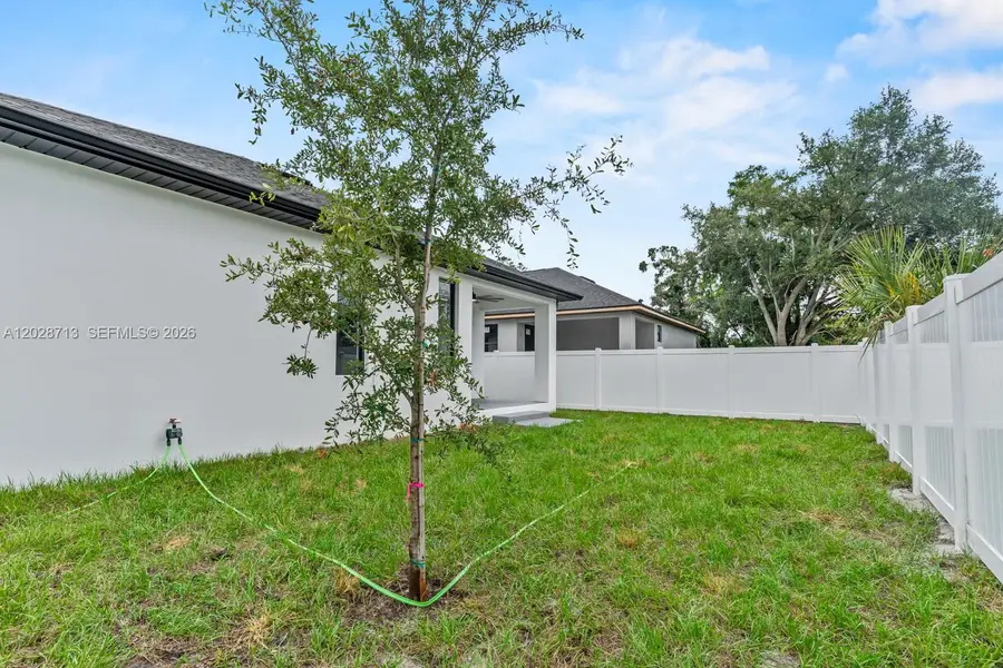 Exterior details and patio area of a home in , Tampa (Image 24).