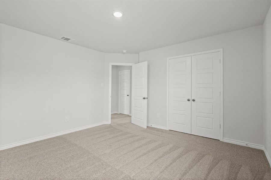Spacious, unfurnished interior of a new home in Sycamore Landing, Fort Worth (Image 19).