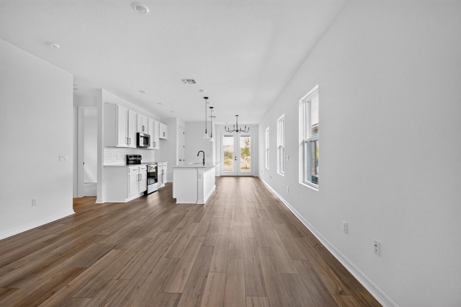 Spacious, unfurnished interior of a new home in Catamaran Cove, Rockledge (Image 10).