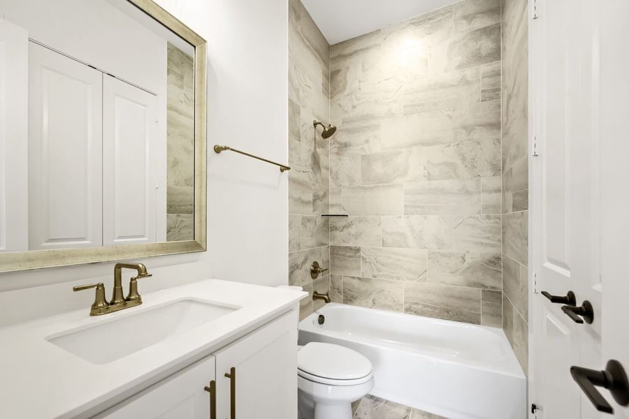 Plan 1645 Representative Photo - Secondary Bathroom
