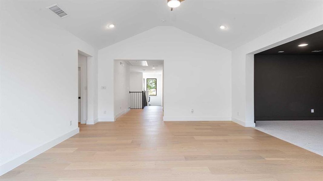Spacious, unfurnished interior of a new home in Adkins Park 70', Hurst (Image 15).