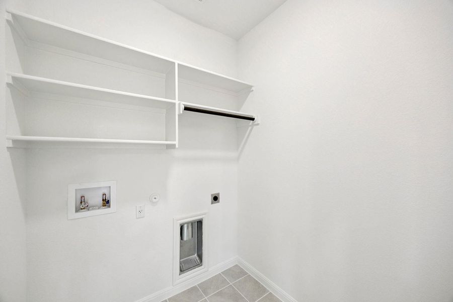 Spacious, unfurnished interior of a new home in Trinity Ranch, Elgin (Image 21).