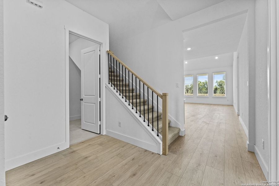 Spacious, unfurnished interior of a new home in Gatehouse: Classic Collection, New Braunfels (Image 32).