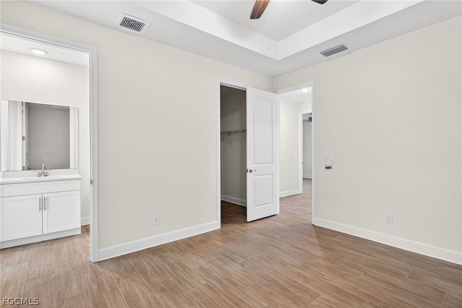 Spacious, unfurnished interior of a new home in Cape Coral, Cape Coral (Image 16).