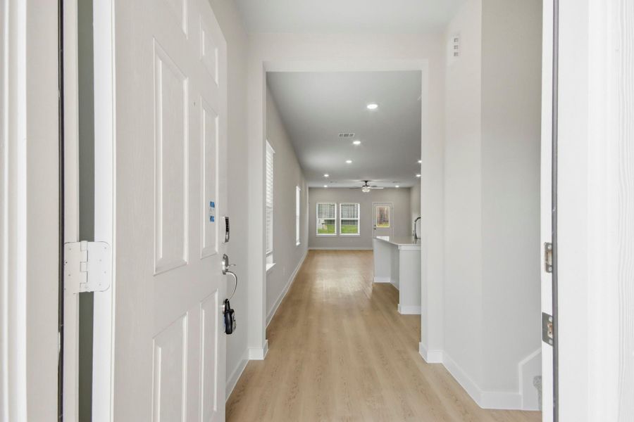 Spacious, unfurnished interior of a new home in Caney Mills, Conroe (Image 10). Spacious, unfurnished interior of a new home in Caney Mills, Conroe (Image 10).